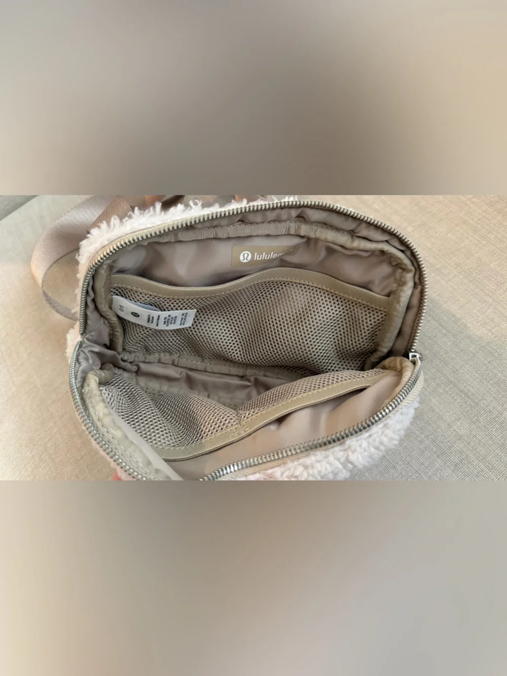 lululemon athletica Sherpa Crossbody Pouch - Cream